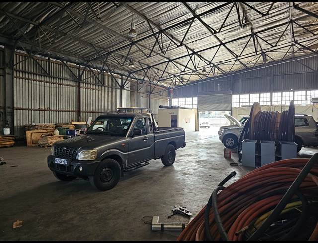 650M² FACTORY TO LET IN ROODEKOP